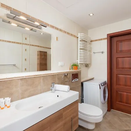 Angel Plaza By Renters *