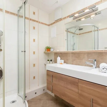 Angel Plaza By Renters Apartman